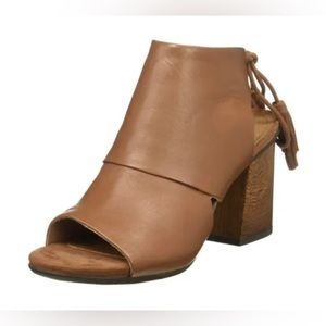 Kenneth Cole Reaction- “Reach The Stars” Cognac Peep Toe Leather Bootie- Size 9M